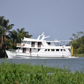 Tupaiú Yacht